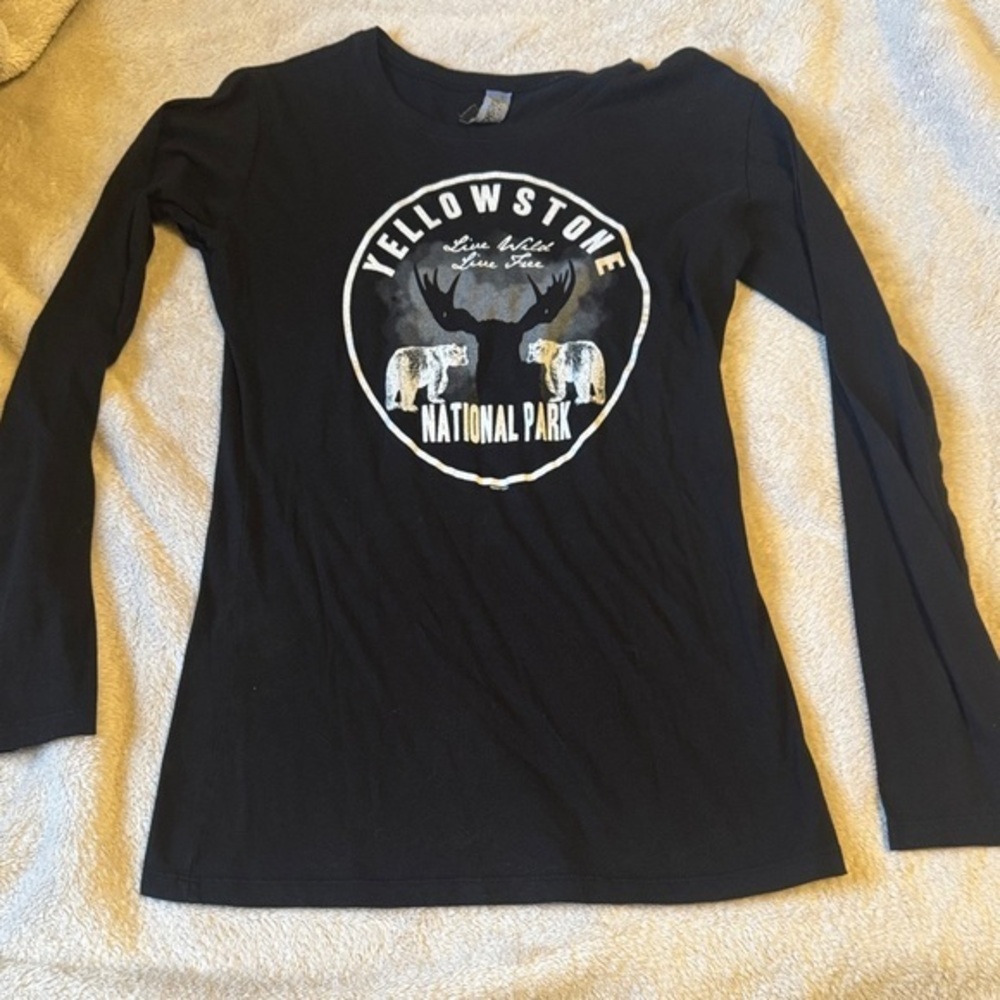 Techstyles Sportswear || Yellowstone National Park L/S Shirt (L)